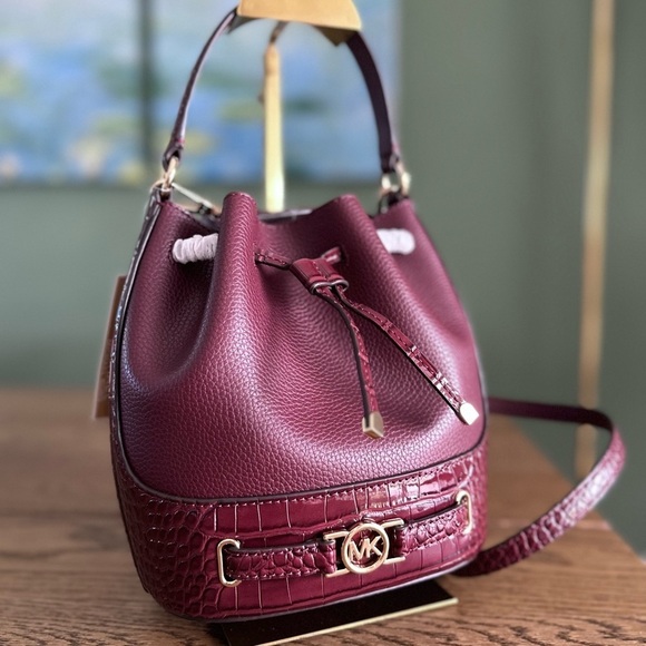 NWT！NEW！Michael Kors Reed Bucket Bag Crocodile Embbossed Leather Belted -Oxblood - Picture 1 of 15